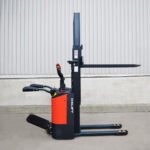 Самоходный Штабелер OXLIFT BX1526E 2600 мм 1500 кг с платформой для оператора