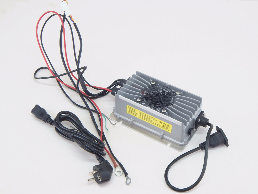 Зарядное устройство для штабелёров WS/IWS
24V/15A (Charger)
