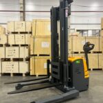 Штабелер самоходный 1,5 т 5,0 м XILIN CTDR15-III Li-ion 24/230 В/Ач раздвижные вилы и опоры