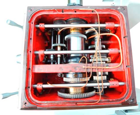 Универсальный токарно-винторезный станок MetalMaster Z46100 RFS