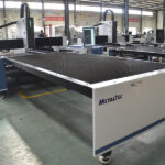 MetalTec 1530C (1500W) оптоволоконный лазерный станок для резки металла с ручной сменой рабочих столов