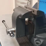 Тиски чугунные поворотные с наковальней Верстакофф M 125