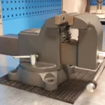 Тиски чугунные поворотные с наковальней Верстакофф M 125