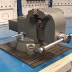 Тиски чугунные поворотные с наковальней Верстакофф S 100