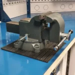 Тиски чугунные поворотные с наковальней Верстакофф S 100