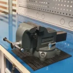Тиски чугунные поворотные с наковальней Верстакофф S 100